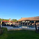 Dachas Cove Hotel *