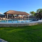 Dachas Cove Hotel *