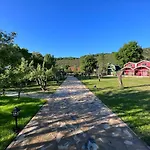 Dachas Cove Hotel *