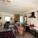 Dachas Cove Hotel