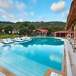 Hotel Dachas Cove Ağva
